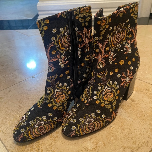 NWOT STUNNING floral brocade boots by Dries Van Noten! - Picture 1 of 10